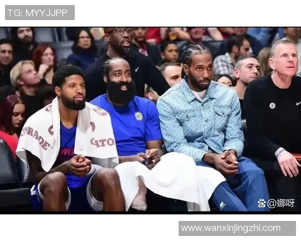 菲尼克斯太阳队双杀洛杉矶快船，德文·布克21+10主导胜局，哈登13+13难救主，克里斯·保罗遭弃用引热议